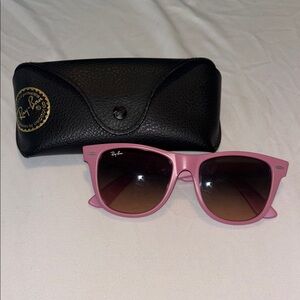 Ray-Ban Women’s Pink Wayfarer Sunglasses with Brown Gradient Lenses